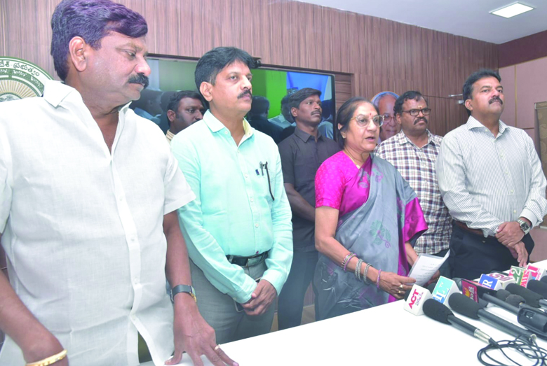 జగనన్న విద్యాదీవెన పథకంతో విద్యార్థులు ఉన్నత చదువులకు భరోసా