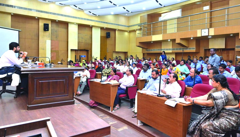 అర్హులందరినీ ఓటర్లుగా గుర్తించాలి