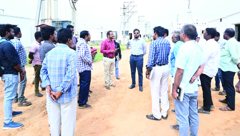 అదనపు కార్మికులతో జగనన్న కాలనీల్లో పనులను వేగవంతం