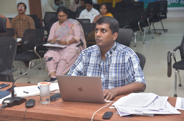 సుస్థిర అభివృద్ధిపై ప్రత్యేక దృష్టి : కలెక్టర్‌