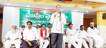 మైనార్టీల సమావేశంలో మాట్లాడుతున్న సిపిఎం కేంద్రకమిటీ సభ్యులు గఫూర్‌ 