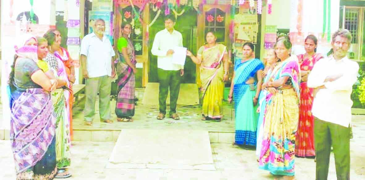 పారిశుధ్య కార్మికుల సమస్యలు పరిష్కరించాలి
