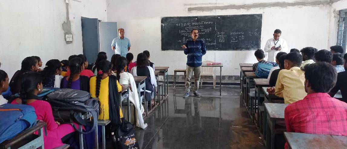 నాడు-నేడు నిధులతో కాలేజీలో సదుపాయాలు