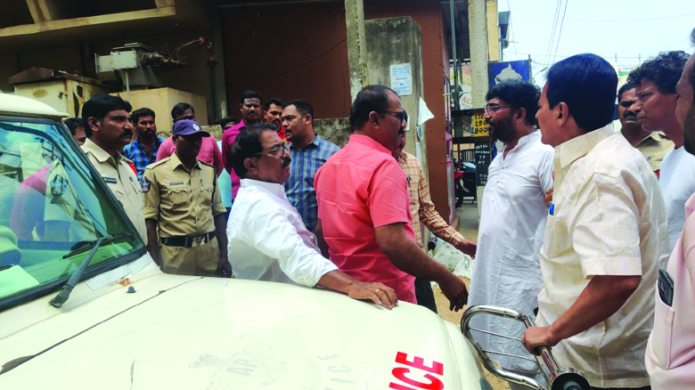 ఓటర్‌ వెరిఫికేషన్‌ చేస్తున్న టిడిపి కార్యకర్త అరెస్ట్‌