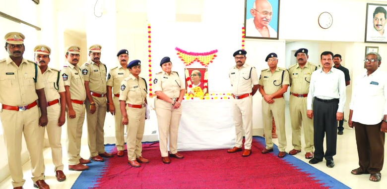 ప్రజాసేవకులు టంగుటూరి ప్రకాశం పంతులు