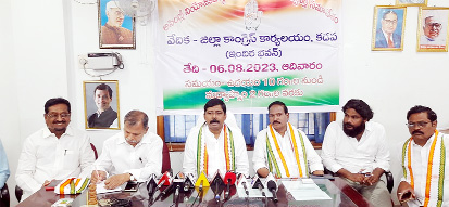 మాట్లాడుతున్న పిసిసి అధ్యక్షులు గిడుగు రుద్రరాజు