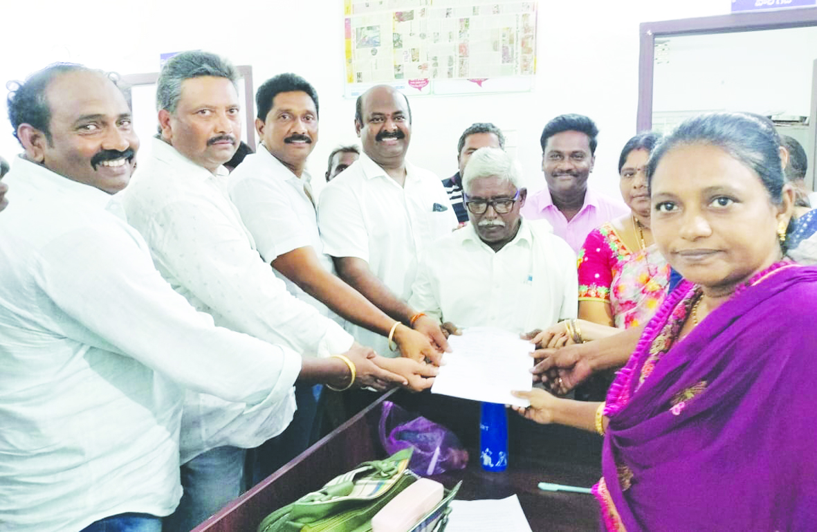 సర్పంచి, వార్డు సభ్యుల పదవికి నామినేషన్లు