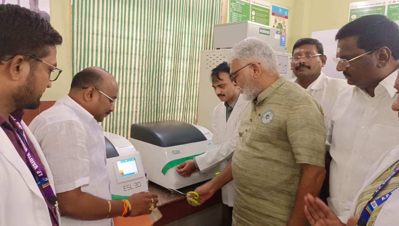 ఏరియా ఆస్పత్రిలో రక్త పరీక్ష పరికరాలు ప్రారంభం