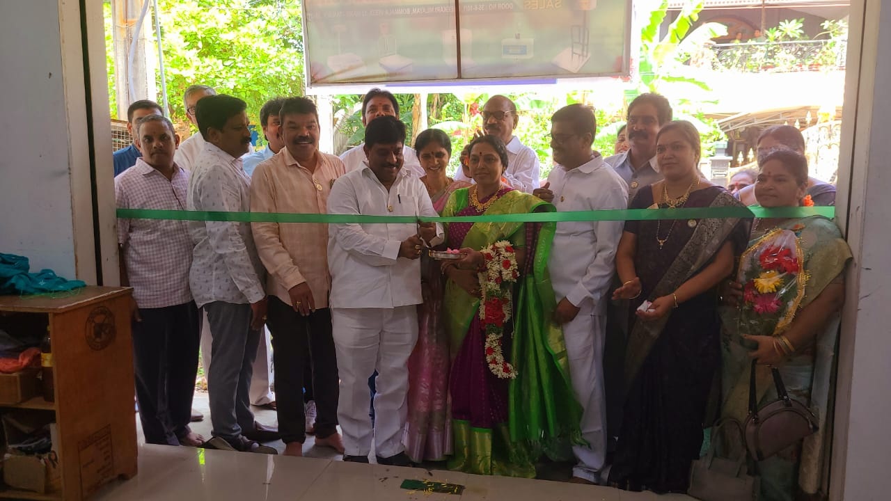 సరళాదేవి పుట్టినరోజు సందర్భంగా సేవా కార్యక్రమాలు
