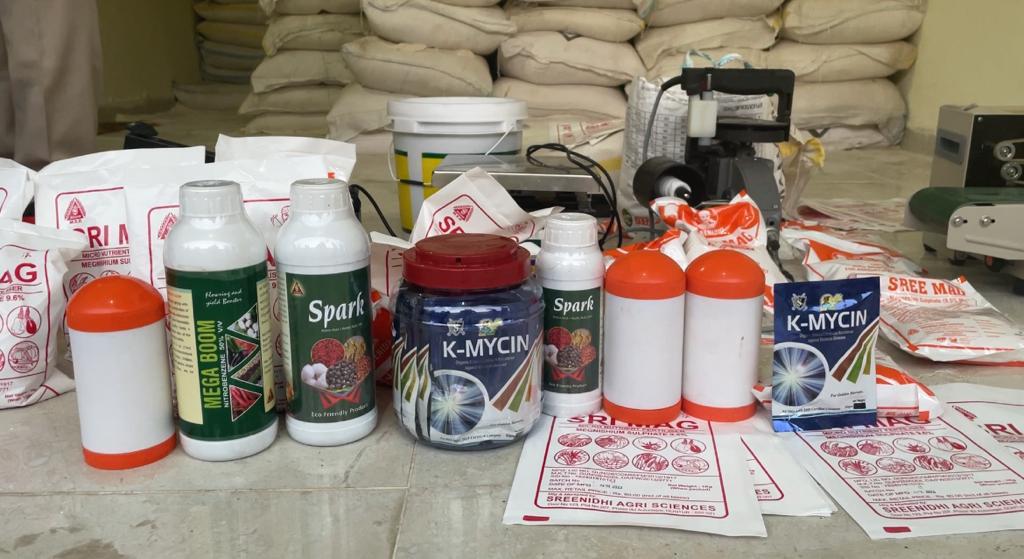 రూ.50 లక్షల ఎరువుల నిల్వలు స్వాధీనం