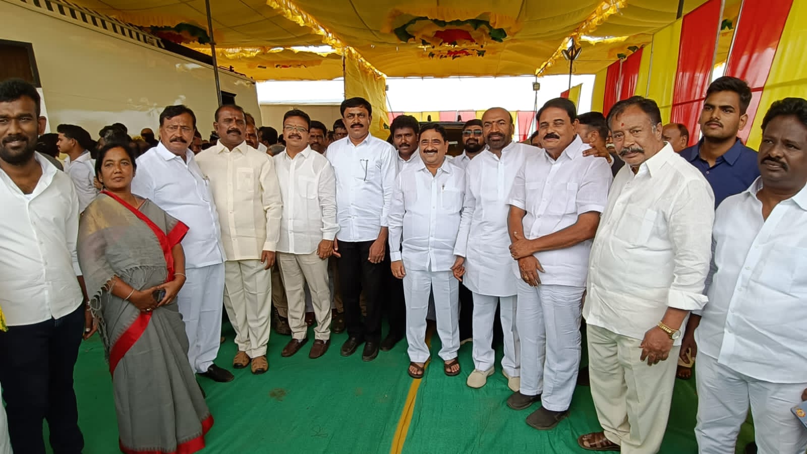 టిడిపి నేతలతో చంద్రబాబు సమీక్ష