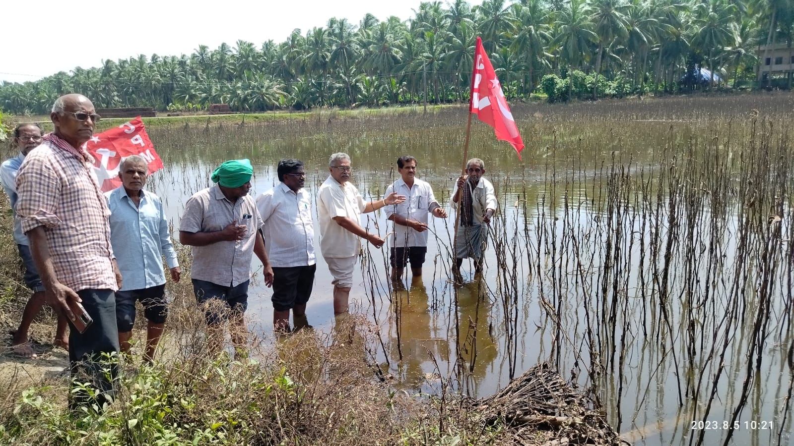 నష్టపోయిన రైతులను ఆదుకోవాలి