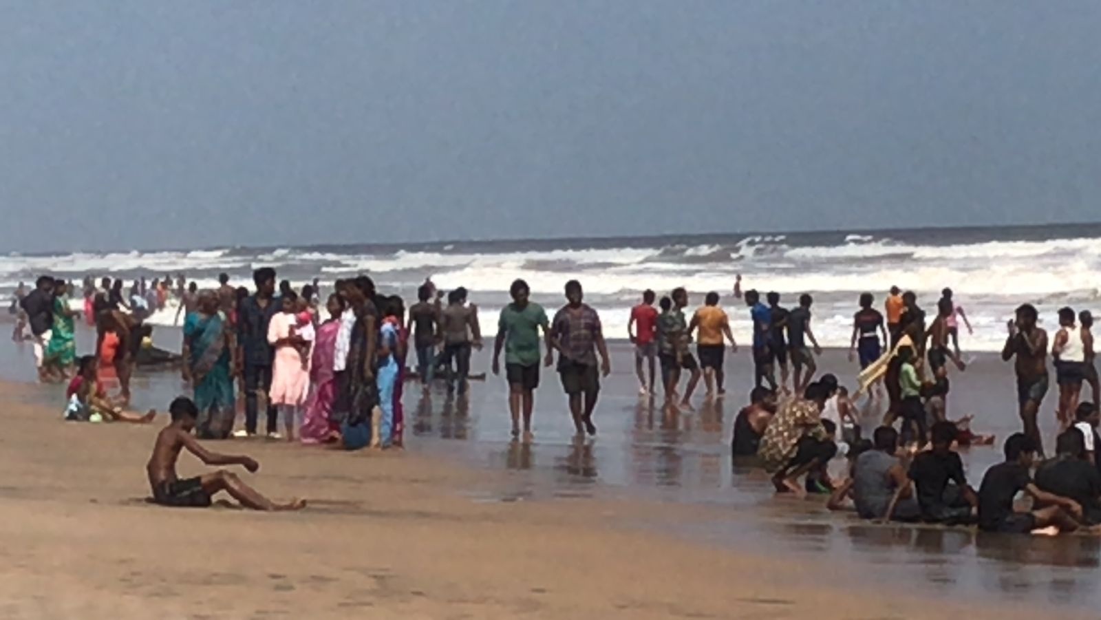 సాగరతీరాన.. పర్యాటకుల సందడి