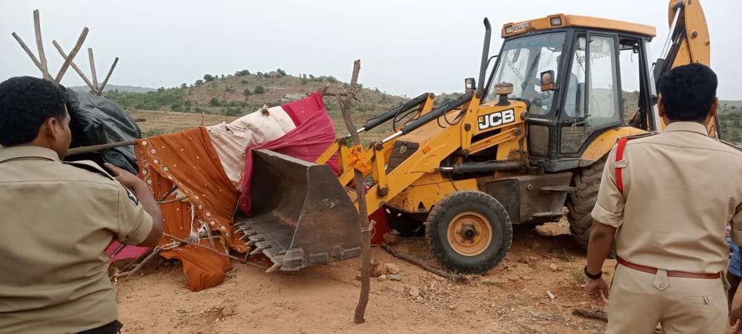 పేదల గూడును కూల్చేశారు..!