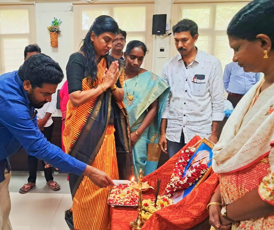 ఉన్నతంగా ఎదగాలంటే చదువుకోవాలి : కలెక్టర్‌