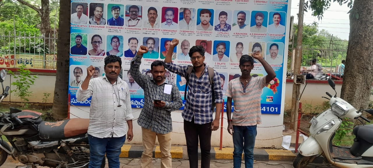 సమస్యలు పరిష్కరించాలని తపాలా ఉద్యోగుల ధర్నా.