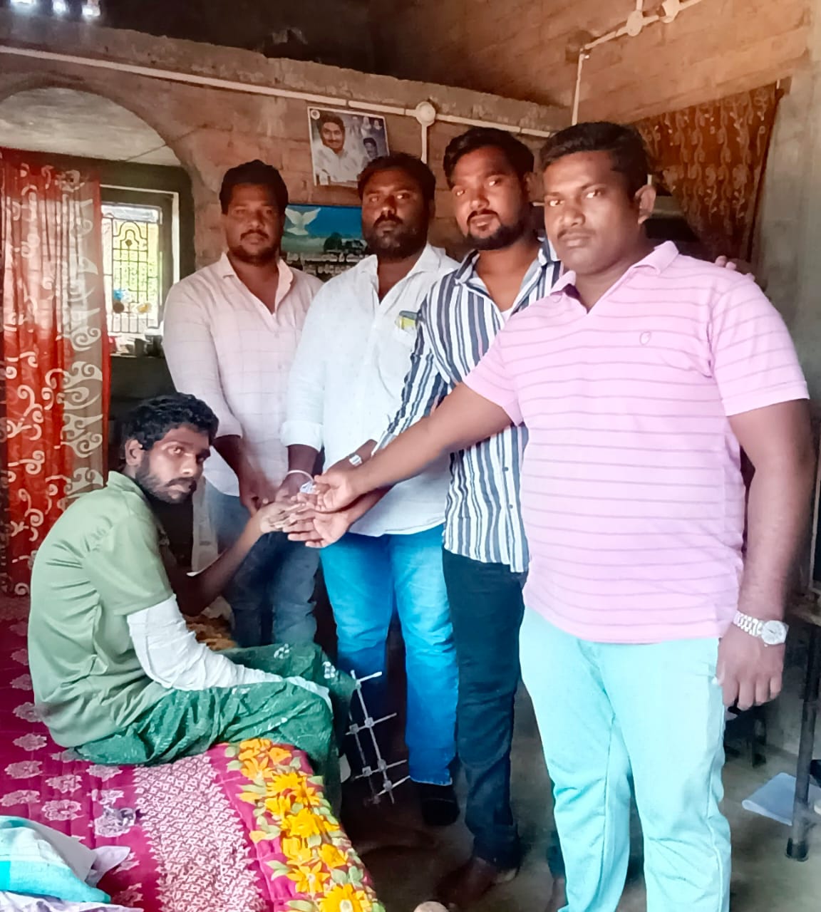 స్నేహితుడికి ఆర్థిక సాయం