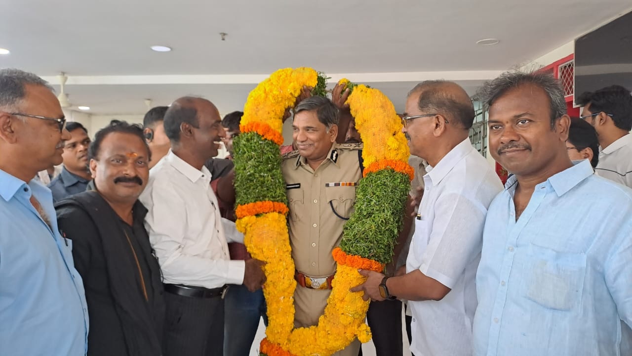 పాలకొల్లు విచ్చేసిన డిజిపి రాజేంద్రనాథ్‌ రెడ్డి