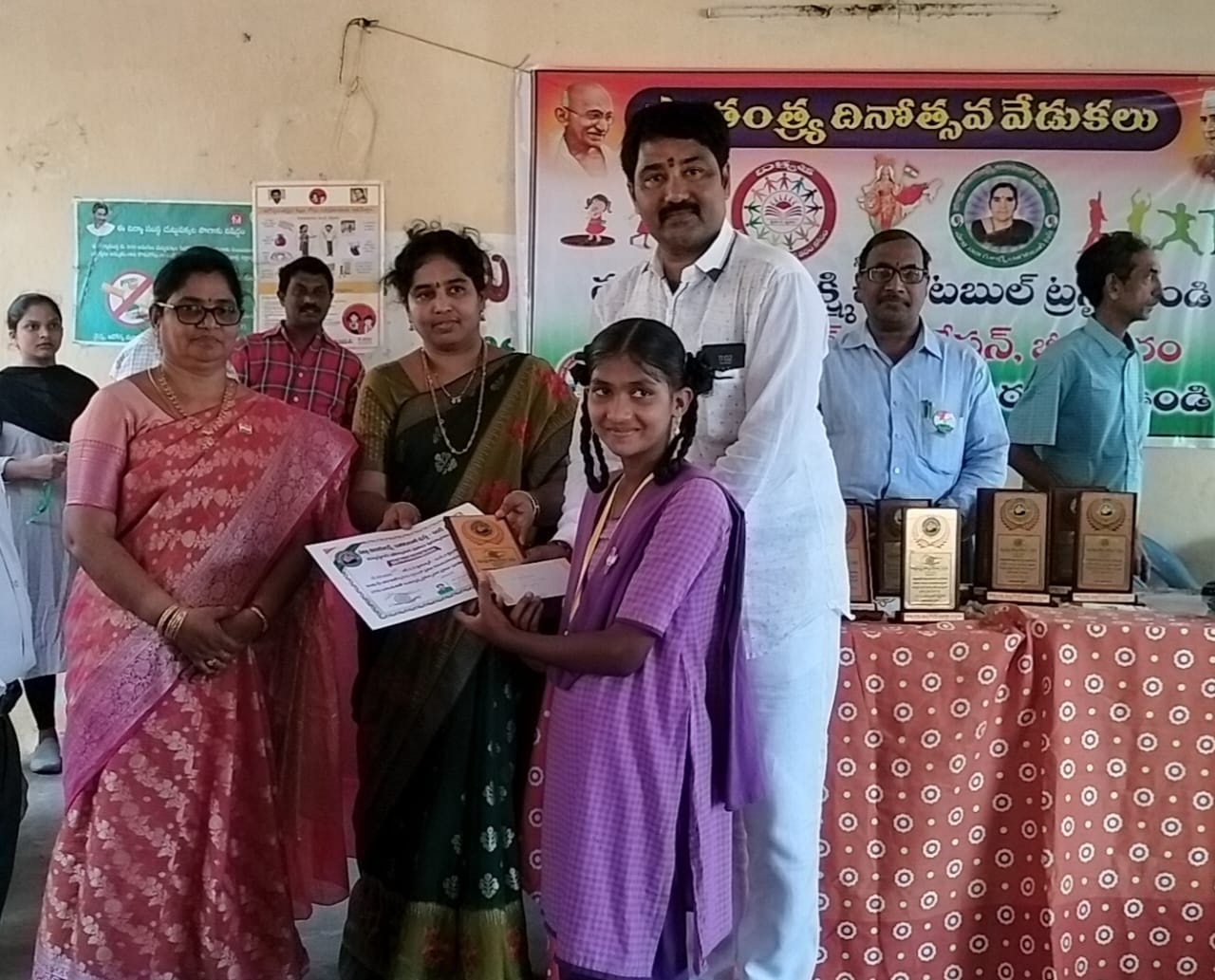 ప్రతిభా విద్యార్థులకు ప్రోత్సాహకాలు