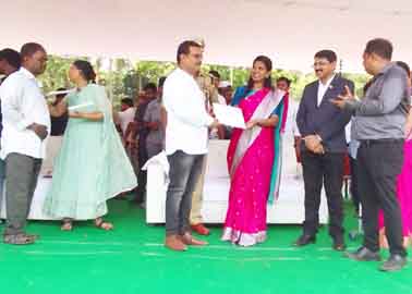 ఉత్తమ సేవలకు పురస్కారాలు