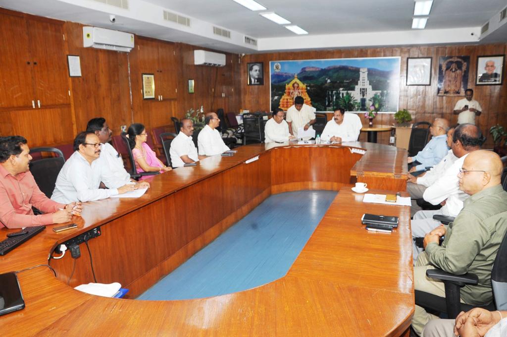 చిరుత కలకలంపై యూనివర్సిటీలో దిశానిర్దేశం 