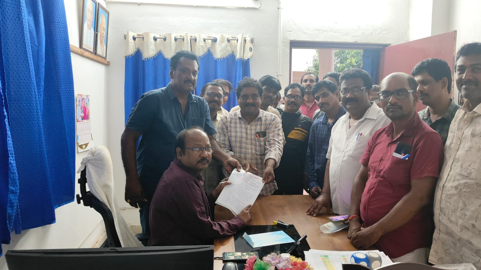 ఉపాధ్యాయులను గందరగోళానికి గురిచేయొద్దు