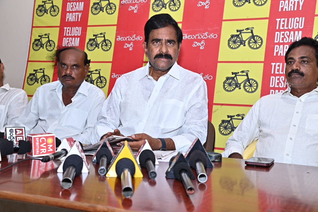 యువ గళం పాదయాత్రను జయప్రదం చేయండి