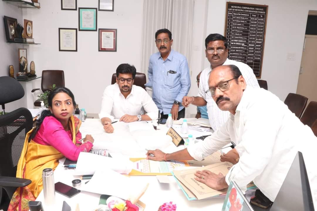 అభివృద్ధి పనులను వేగవంతం చేయండి : కమిషనర్‌