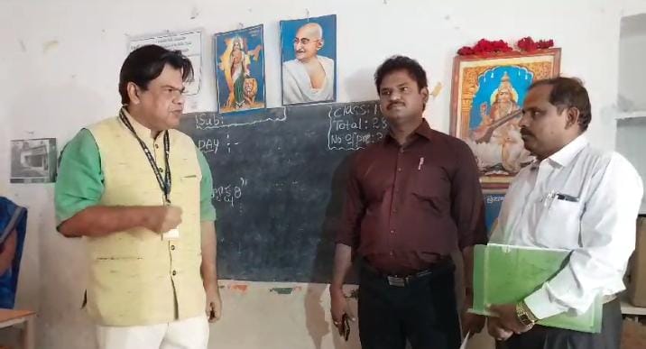 ఎంఇఒపై విద్యాశాఖ ముఖ్యకార్యదర్శి ఫైర్‌