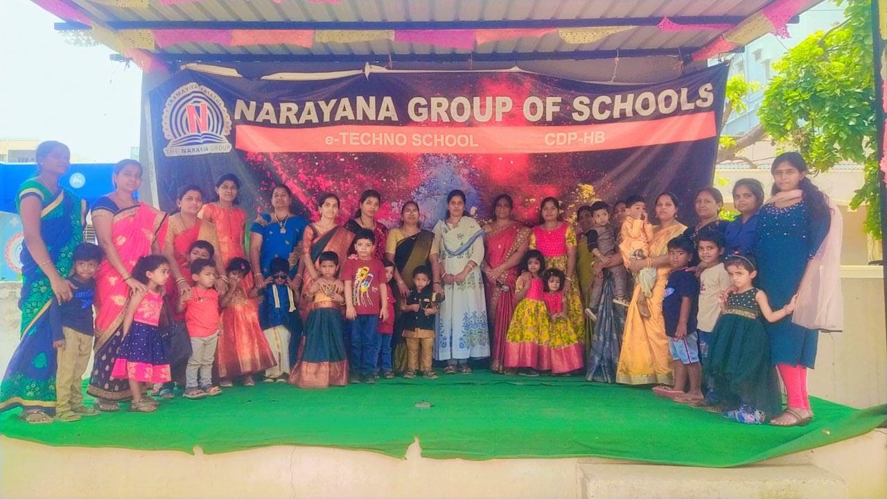 ట్విన్నింగ్‌ డ్రెస్‌ కాంపిటీషన్‌