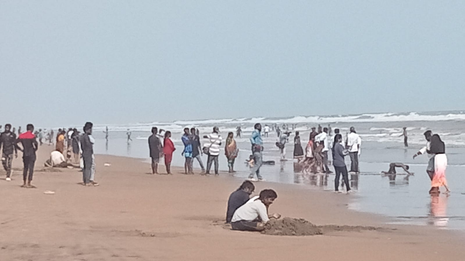 సాగరతీరం.. కోలాహలం