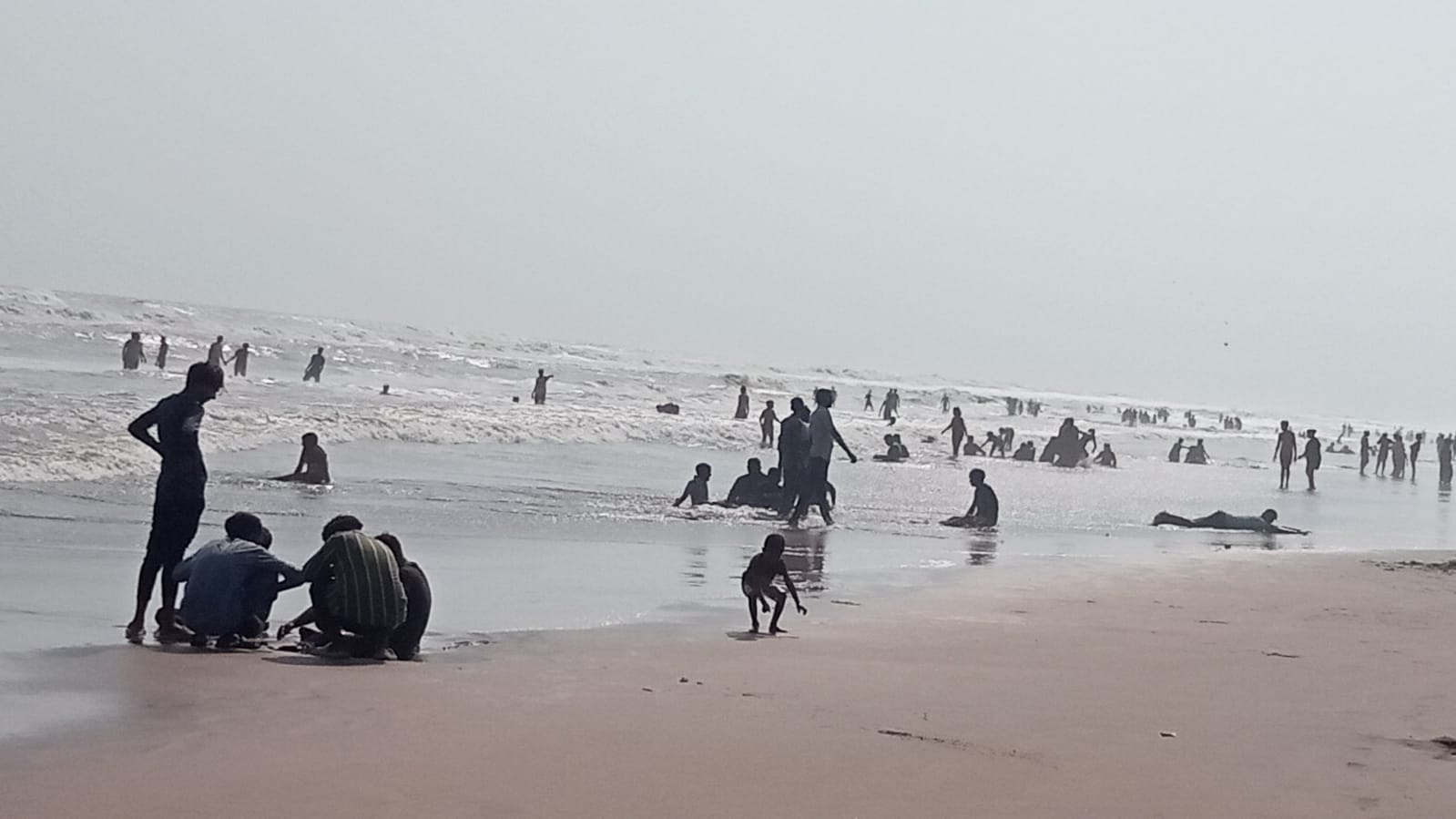 సాగరతీరం.. కోలాహలం