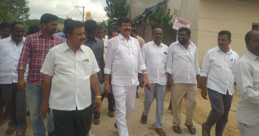 పల్లెబాట కార్యక్రమంలో ఎమ్మెల్యే పెద్దిరెడ్డి ద్వారకానాథ్‌రెడ్డి