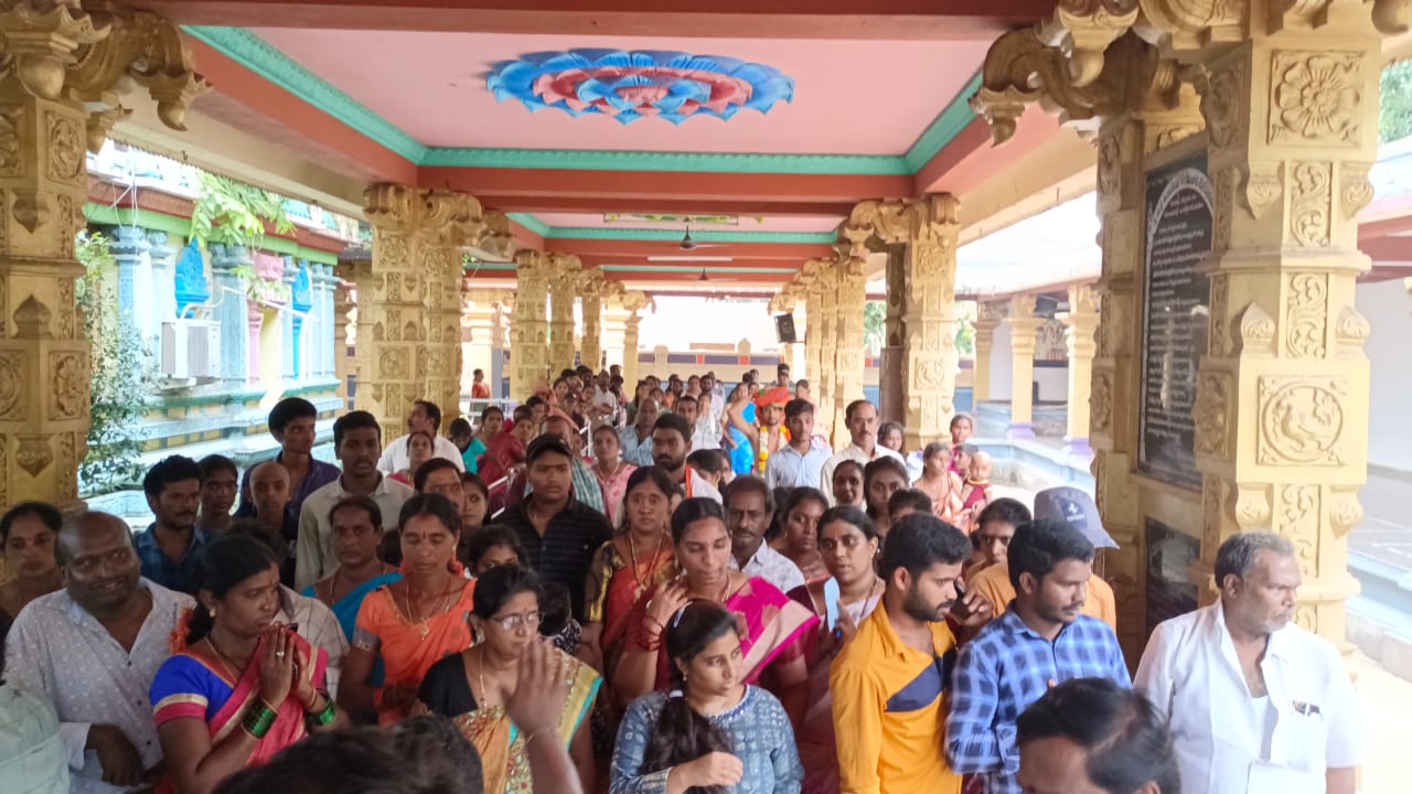 మద్దిలో యాత్రికుల రద్దీ