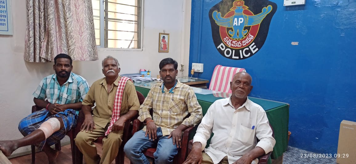 అరెస్టులు... గృహ నిర్బంధాలు