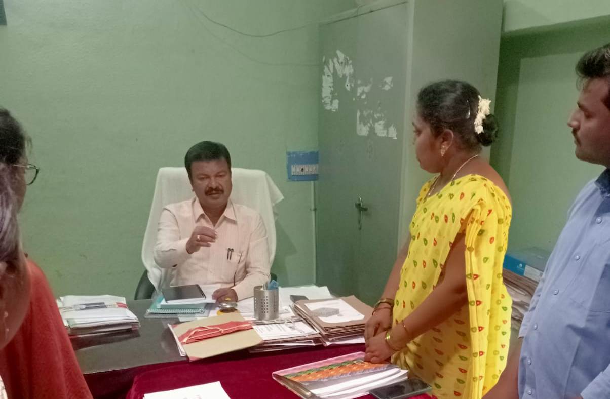 సమావేశంలో మాట్లాడుతున్న ఆర్‌డిఒ