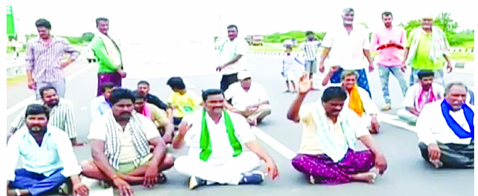 భూములూ లేవు.. పరిహారమూ లేదు..!