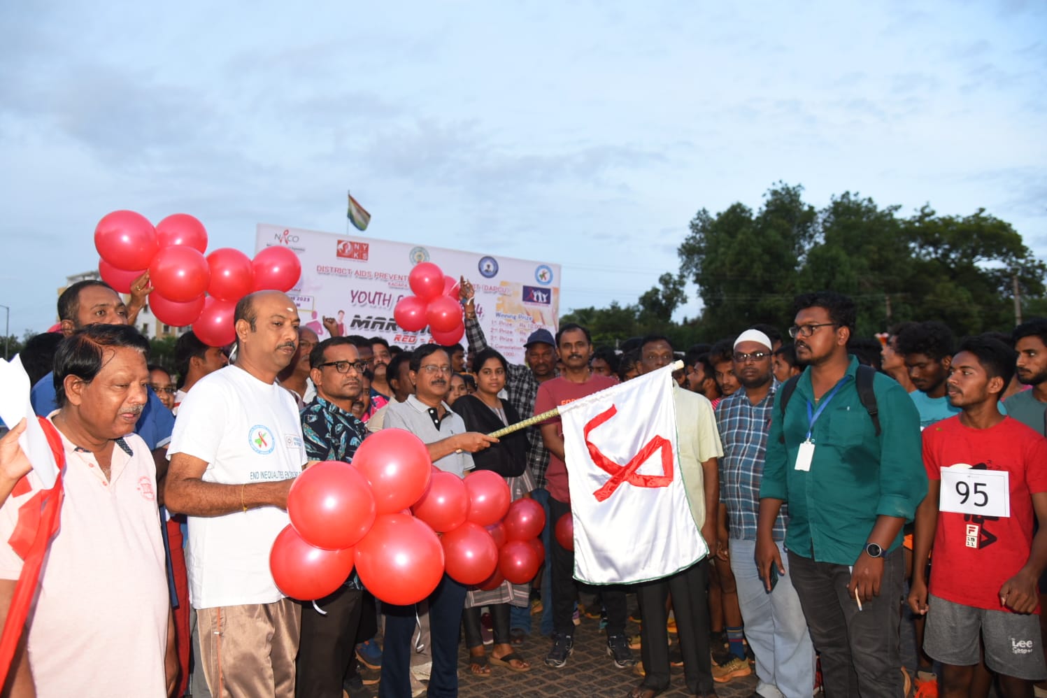 క్రీడల పట్ల మక్కువ పెంచుకోవాలి : డిఎంహెచ్‌ఒ