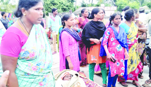 జాతీయ రహదారిపై మృతదేహంతో ధర్నా