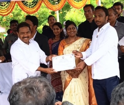 పలువురికి జిల్లాస్థాయి ప్రశంసా పత్రాలు అందజేత