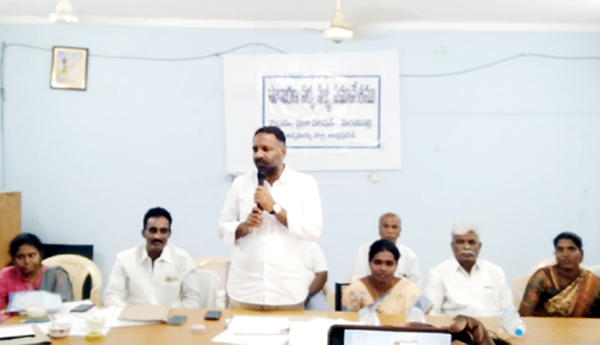 వేగవంతంగా అభివద్ధి పనులు పూర్తి చేయండి : ఎమ్మెల్మే