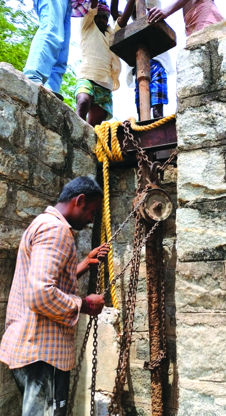ఎడమ కాలువ తూము గేటుకు మరమ్మతులు