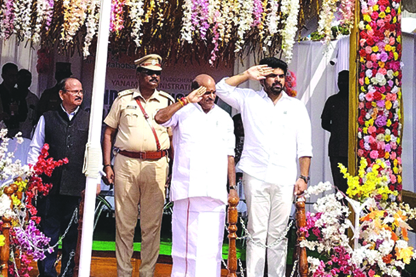 యానాంలో ఘనంగా స్వాతంత్య్ర దినోత్సవం