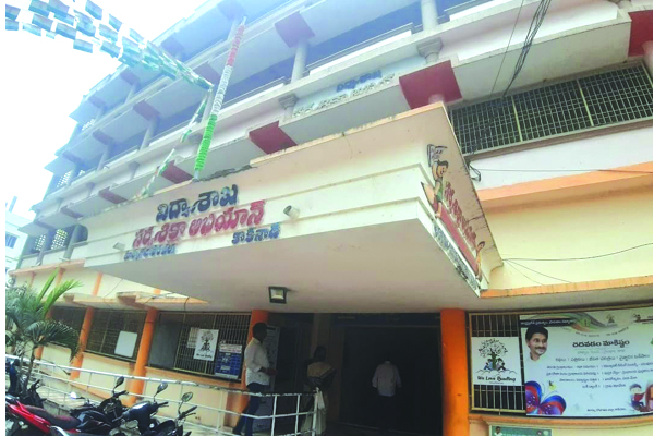 జీతాలు నిల్‌.. ఇబ్బందులు పుల్‌..