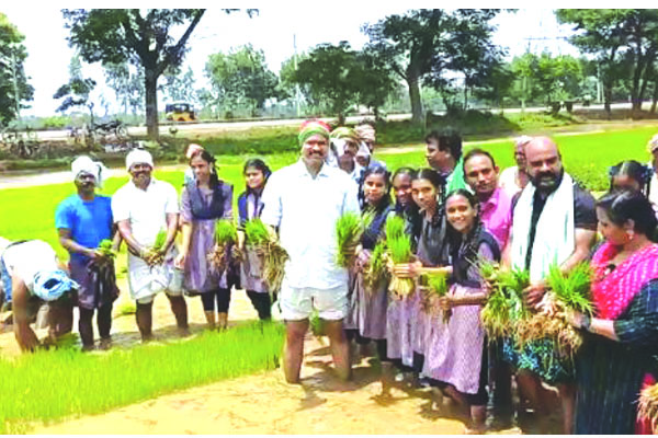 రైతులను గౌరవించాలి : లక్ష్మీనారాయణ
