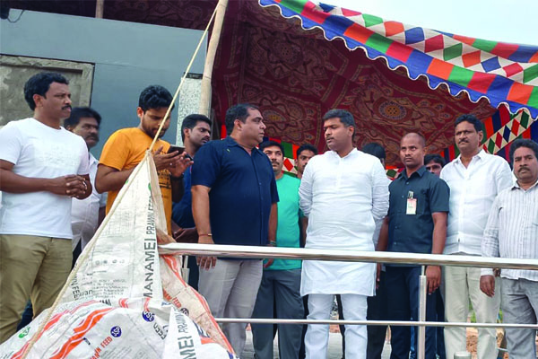 సామర్లకోటలో మంత్రి గుడివాడ పర్యటన