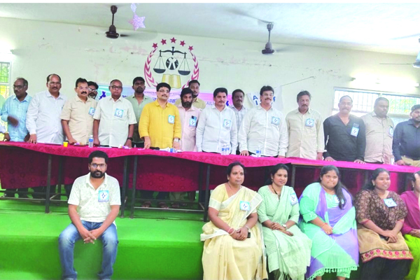 తక్షణమే న్యాయవాదుల రక్షణ చట్టం తేవాలి