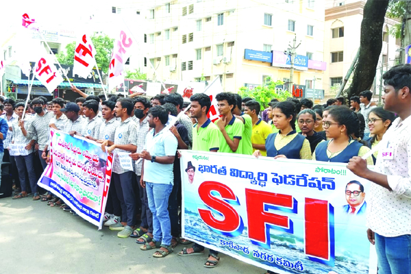 పేదలకు వైద్య విద్యను దూరం చేయొద్దు