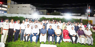 అట్‌ హోమ్‌ కార్యక్రమంలో జిల్లా అధికార యంత్రాంగంతో కలెక్టర్‌, ఎస్‌పి, జెసి