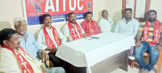 - మాట్లాడుతున్న కార్మిక సంఘాల నాయకులు